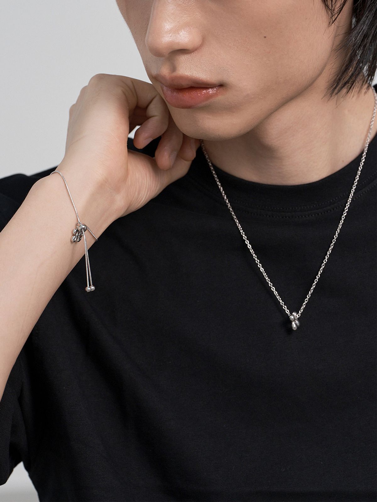 하와(HAWHA) Leaf Slim Necklace