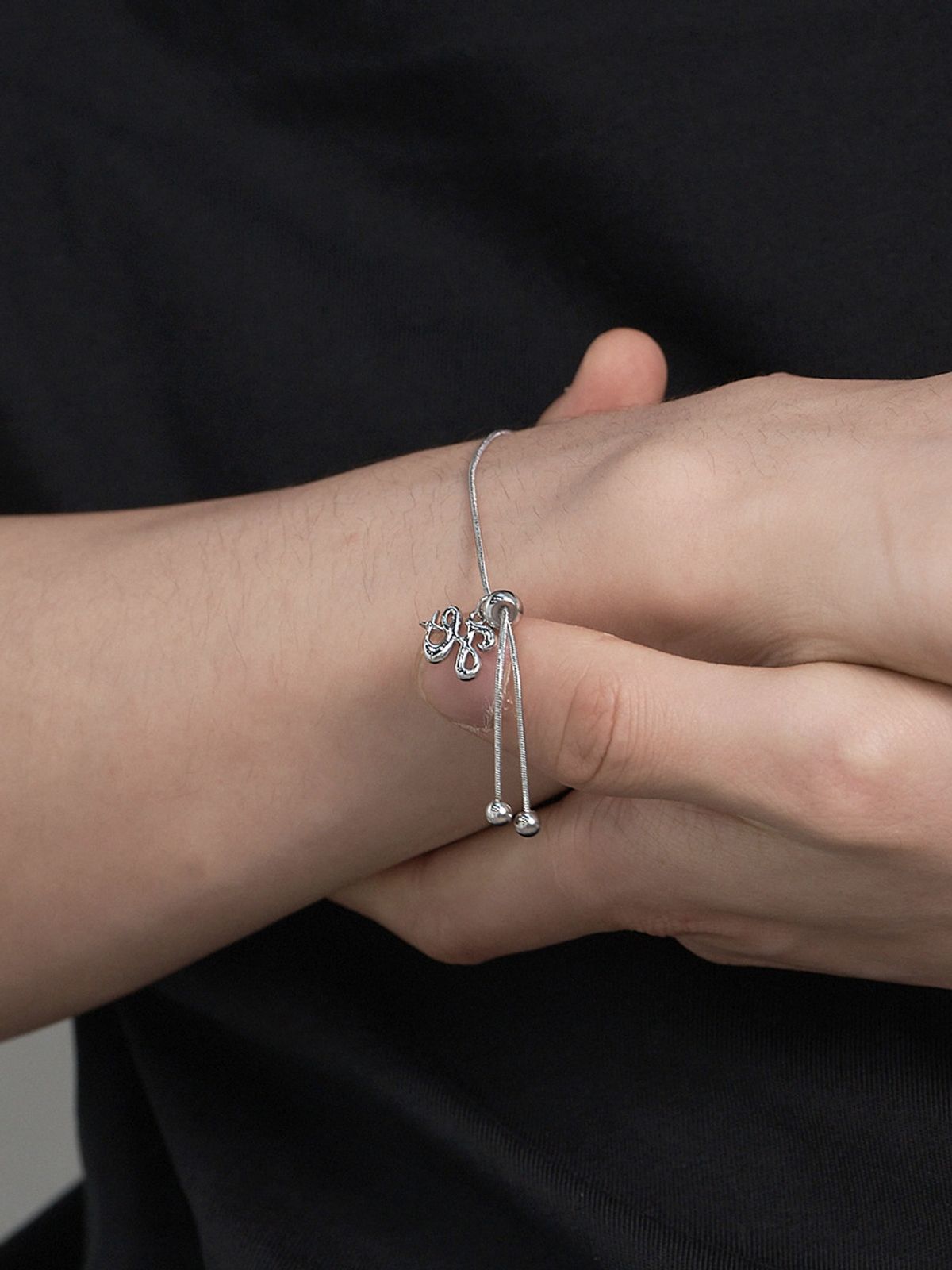 하와(HAWHA) Signature Logo Knot Bracelet