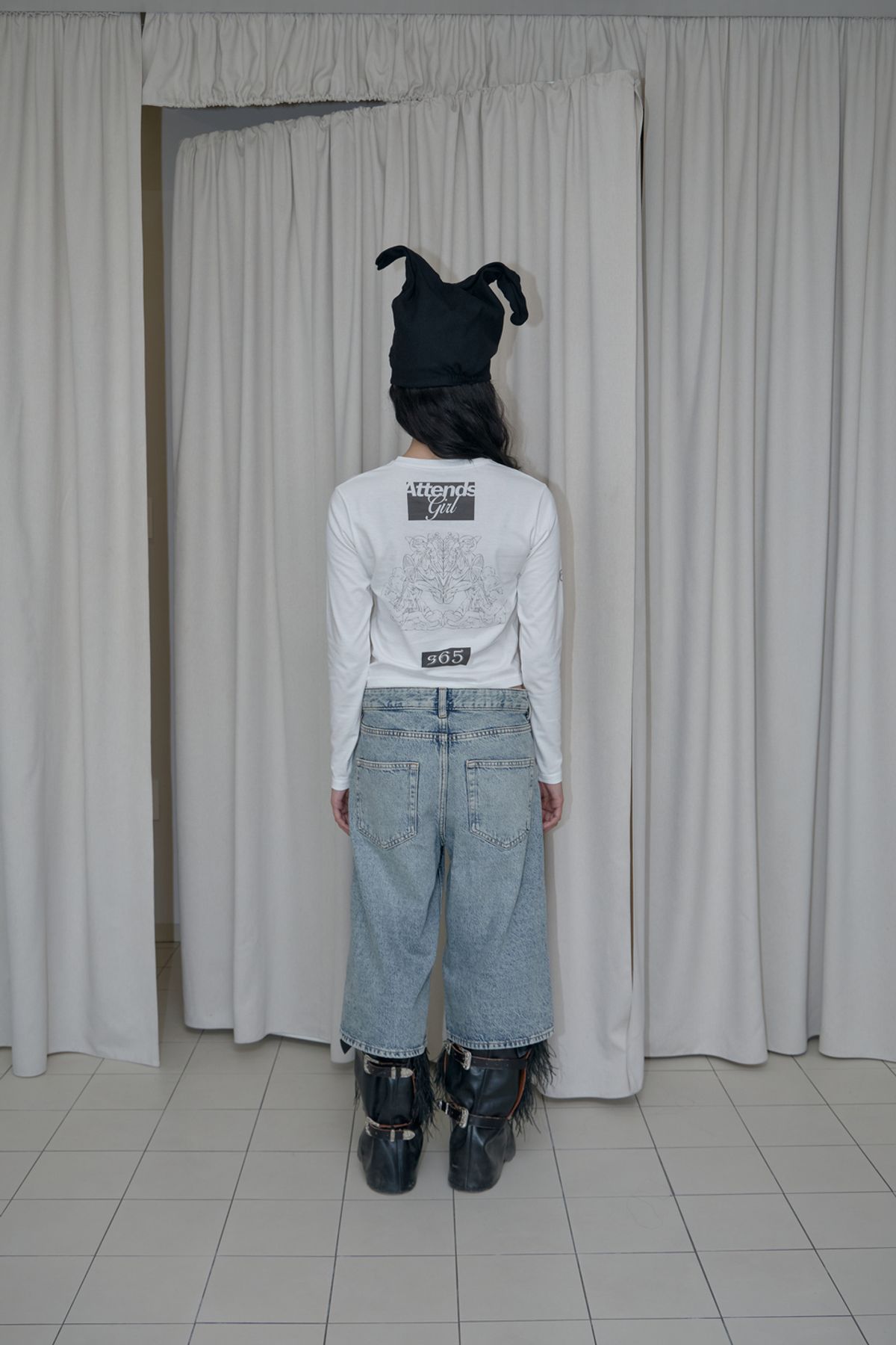 어텐즈(ATTENDS) Mama tee shirt (White)
