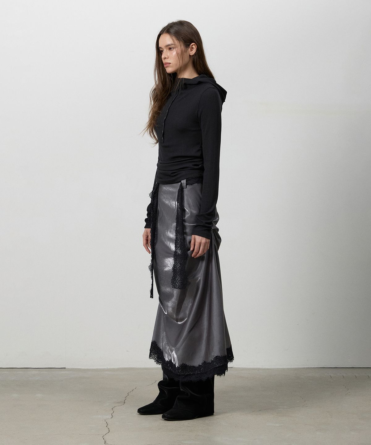 쓰리투에이티(THREE TO EIGHTY) LACE SHIRRING LONG SKIRT CHARCOAL