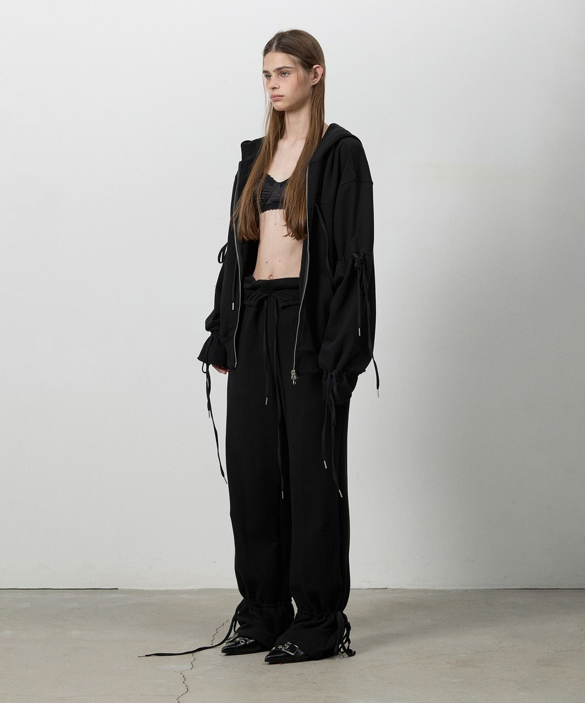 쓰리투에이티(THREE TO EIGHTY) FOLD STRING SHIRRING PANTS BLACK