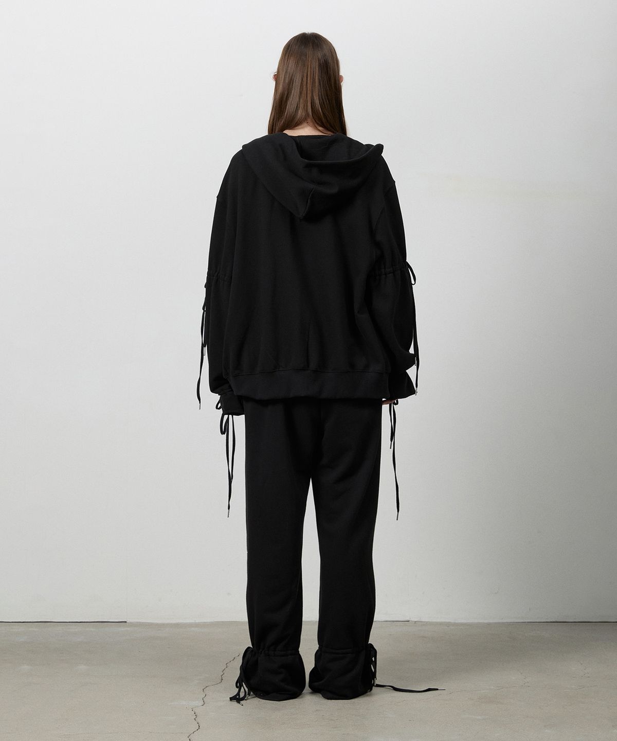 쓰리투에이티(THREE TO EIGHTY) FOLD STRING SHIRRING PANTS BLACK