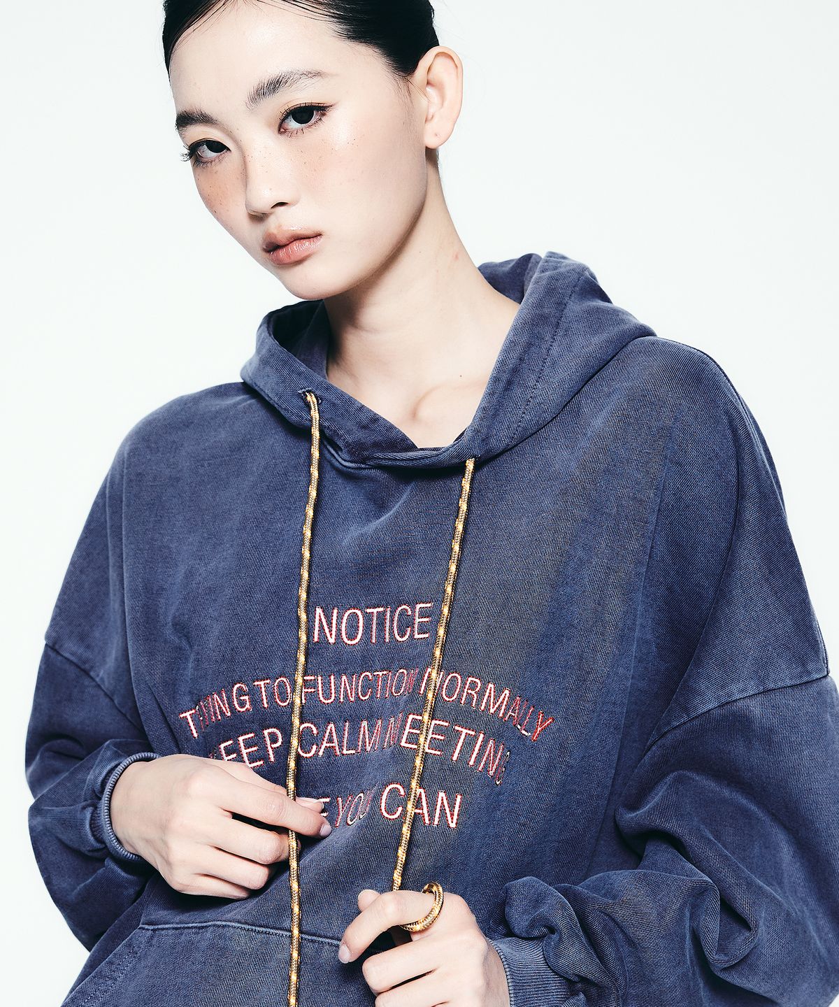 소이프유캔(SOIFUCAN) 피그먼트 코튼 드랍숄더 후디 UNISEX