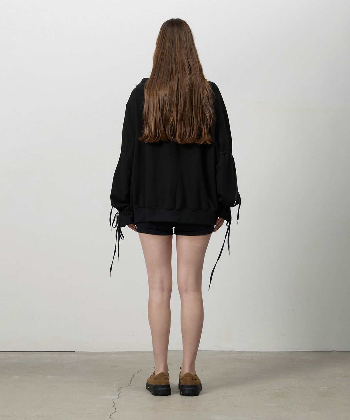 쓰리투에이티(THREE TO EIGHTY) RIBBON DRAWSTRING HOODIE BLACK