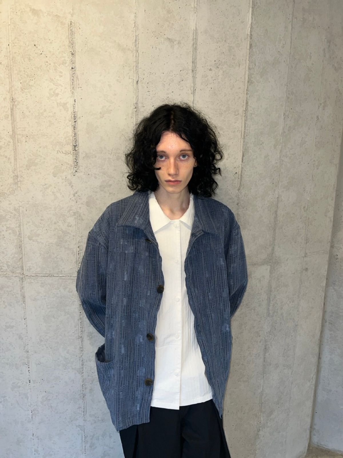 어젠더(AZENDER) 커브드 자켓 블랙