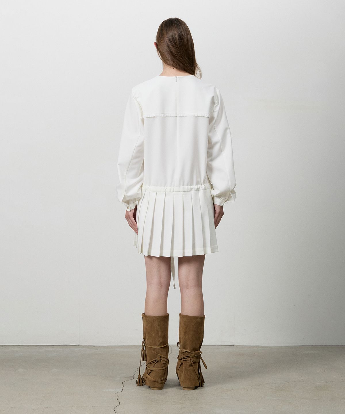 쓰리투에이티(THREE TO EIGHTY) PLEATS RIBBON DRESS WHITE
