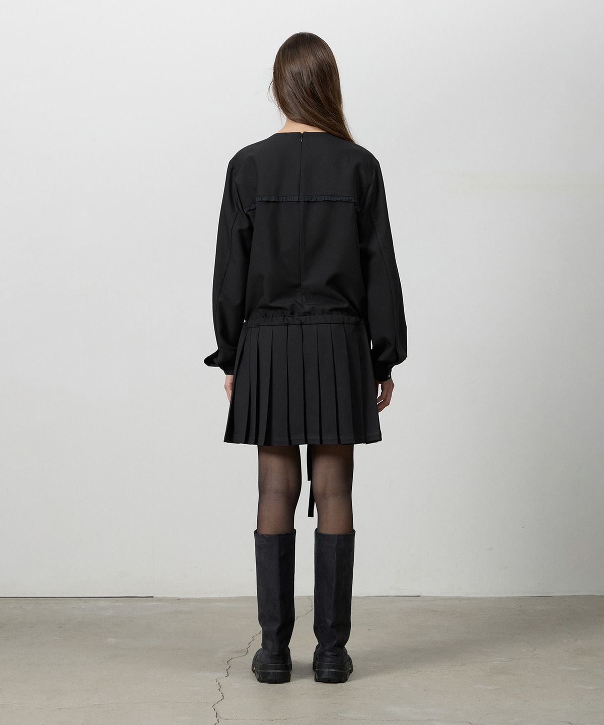 쓰리투에이티(THREE TO EIGHTY) PLEATS RIBBON DRESS BLACK