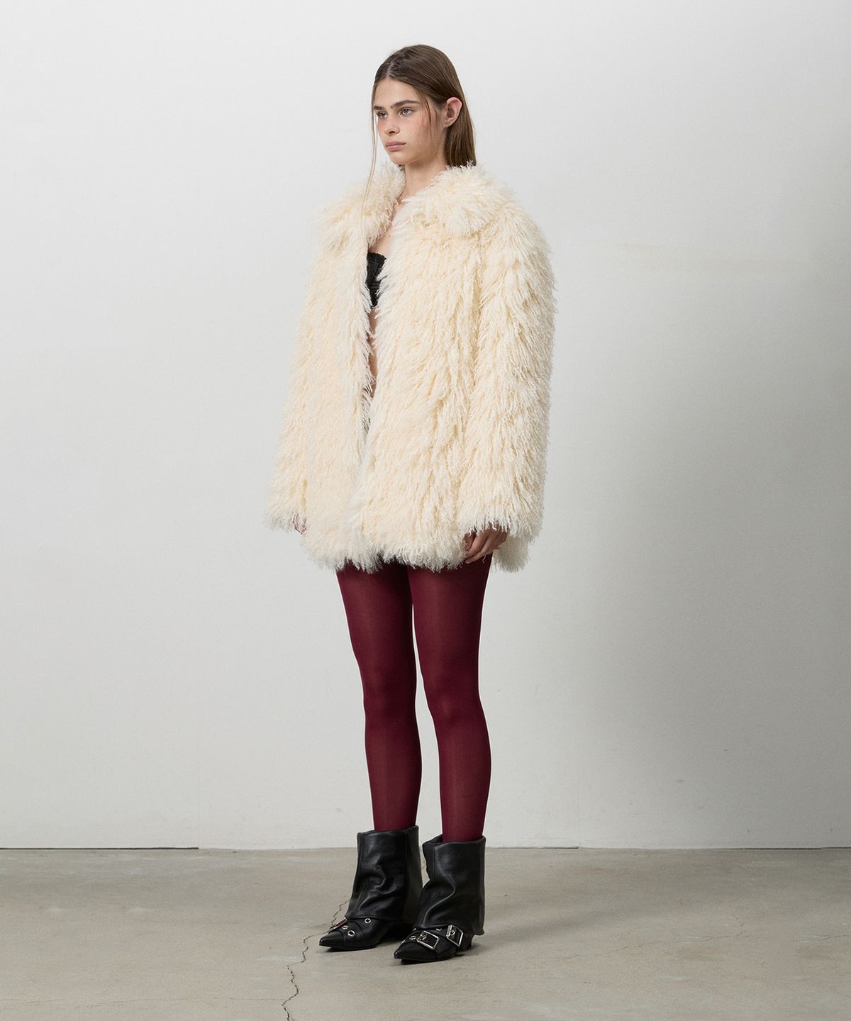 쓰리투에이티(THREE TO EIGHTY) FLUFFY FAUX-FUR JACKET IVORY