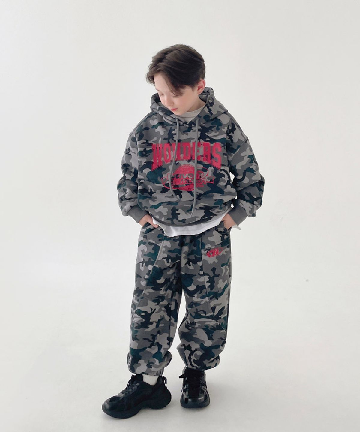 베리클로젯(BERRYCLOSET) [기모] 원더스 카모 후드티