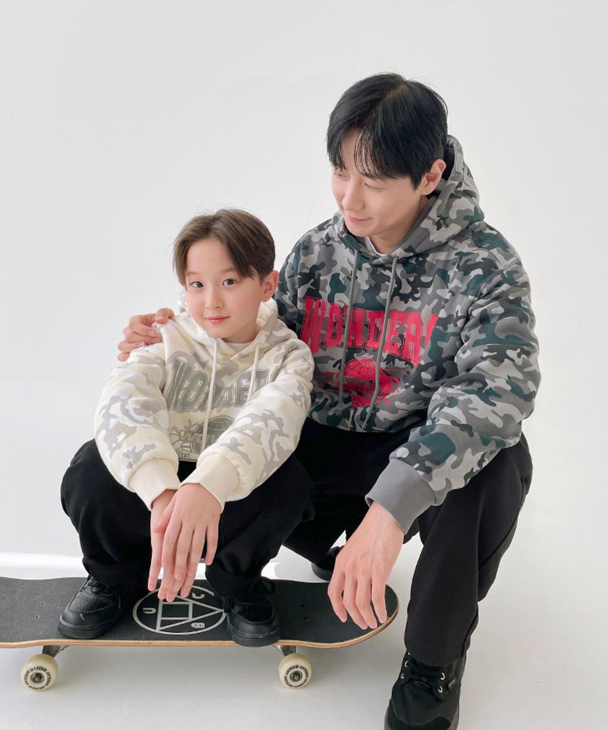 베리클로젯(BERRYCLOSET) [기모] 원더스 카모 후드티
