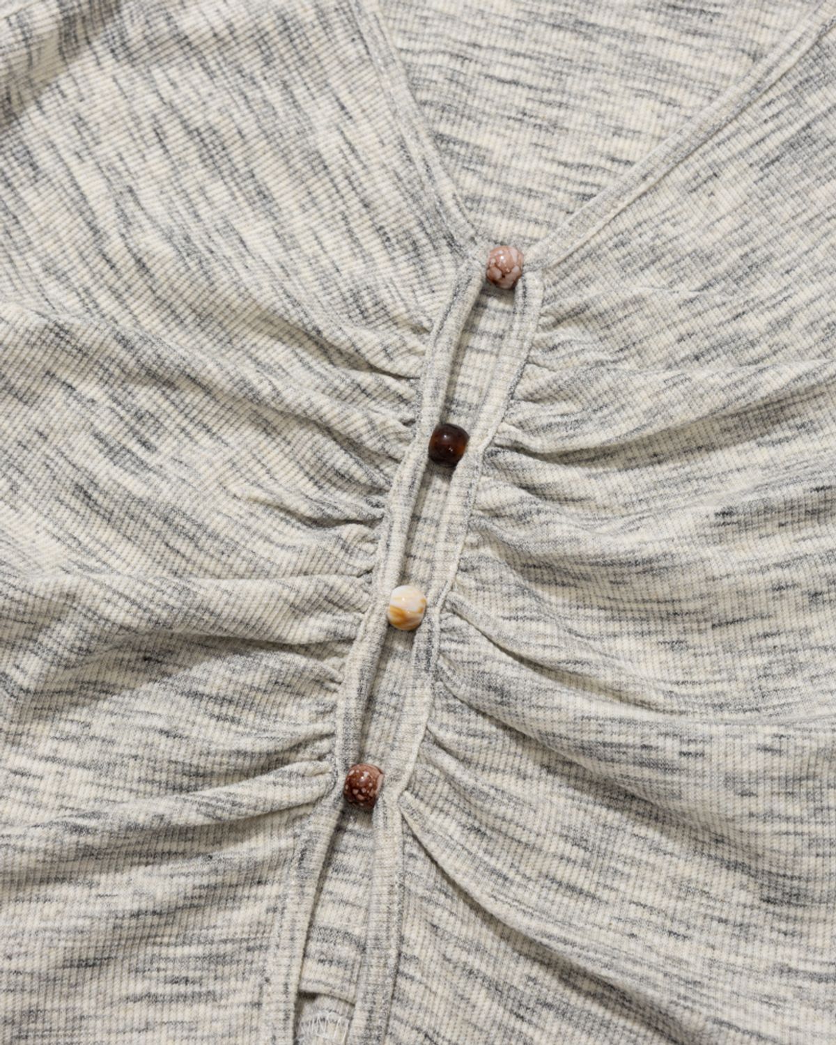모아(MOAA) Shimmer button long sleeve knit (MELANGE GRAY)