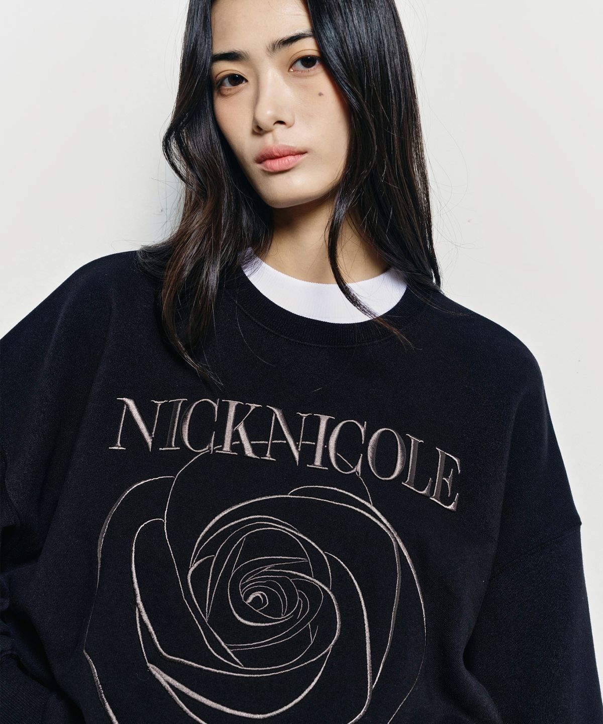 닉앤니콜(NICK&NICOLE) VOLUME NICOLE ROSE SWEATSHIRT_BLACK CHARCOAL