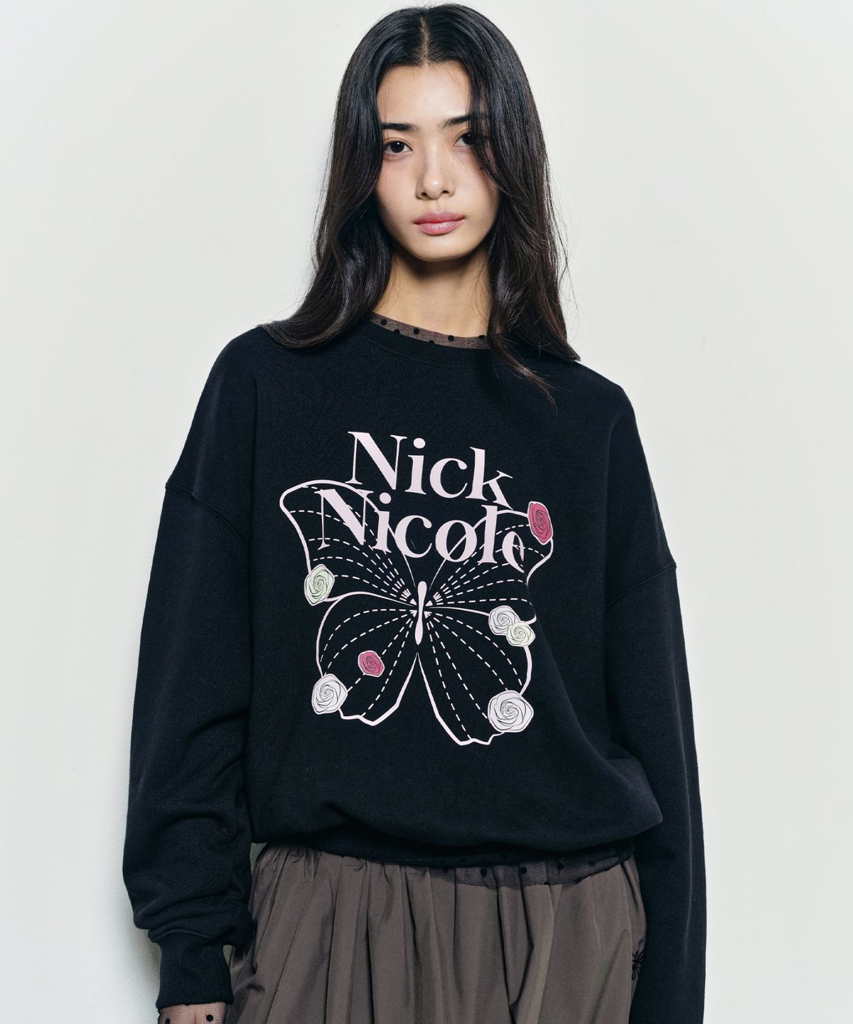 닉앤니콜(NICK&NICOLE) BUTTERFLY ROSE SIGNATURE SWEATSHIRT_BLACK PINK