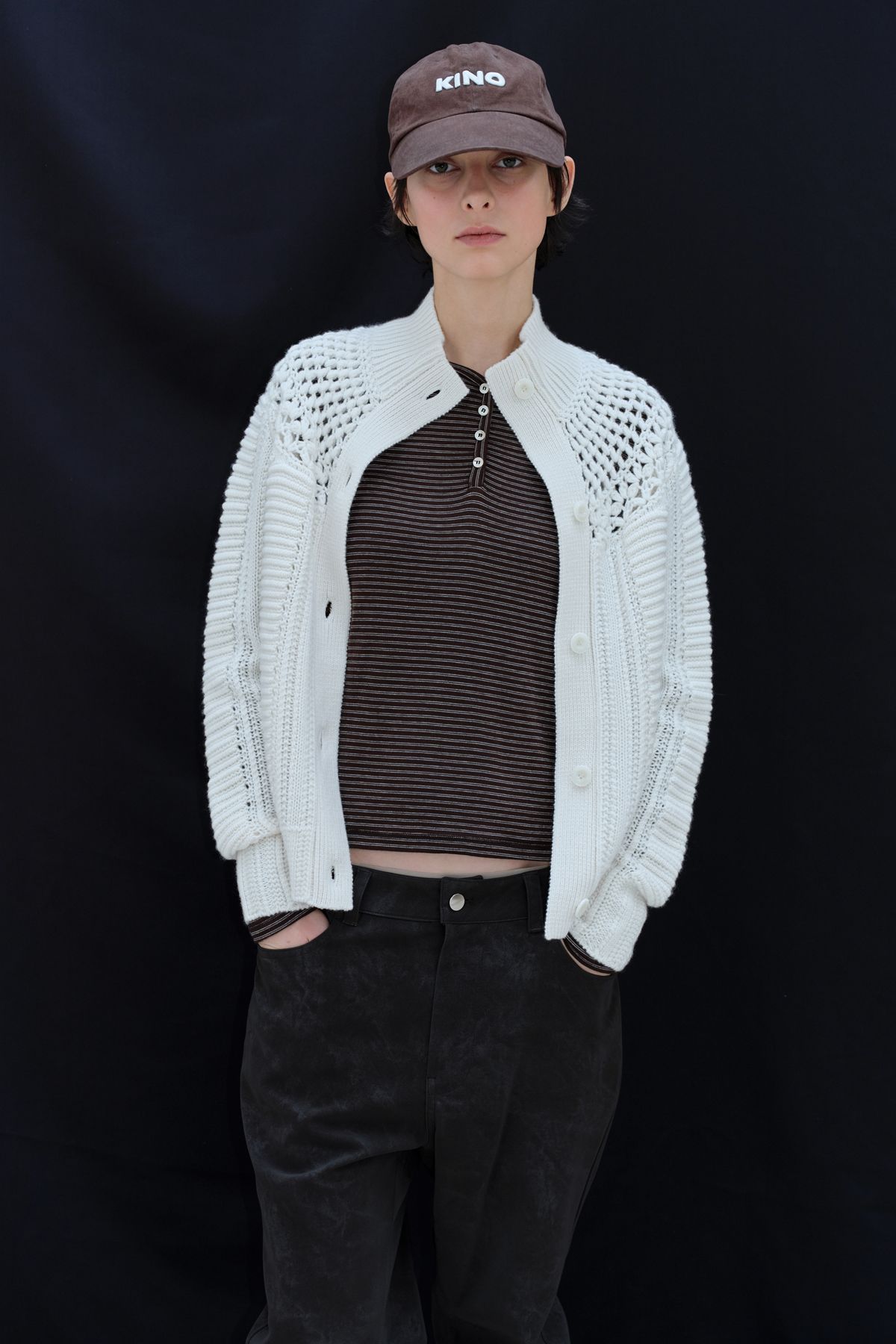 콥키노(KOBKINO) SLIM STRIPE HENLEY TOP (BROWN)