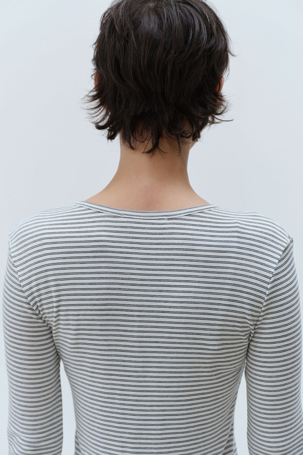 콥키노(KOBKINO) SLIM STRIPE HENLEY TOP (IVORY)