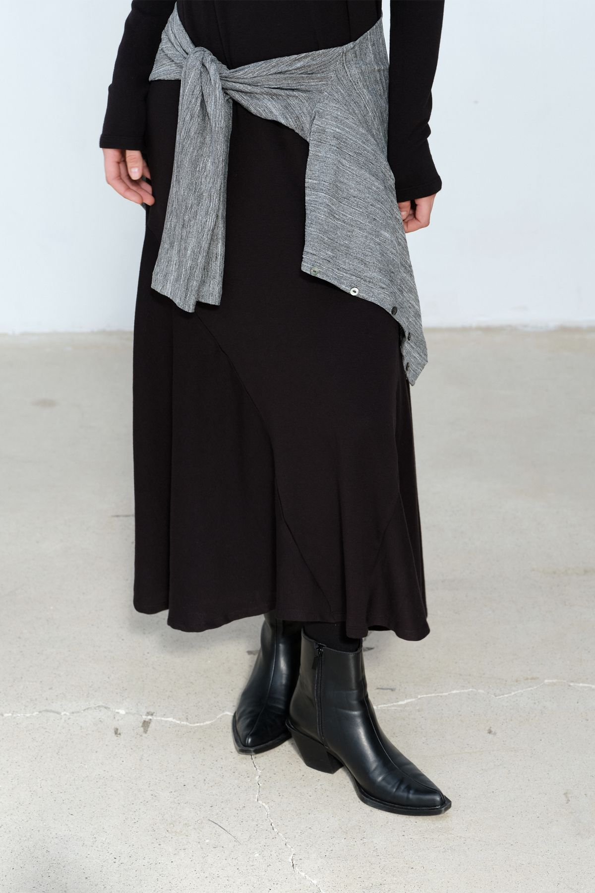 콥키노(KOBKINO) DRAPED FLARE U-NECK DRESS SET (BLACK)