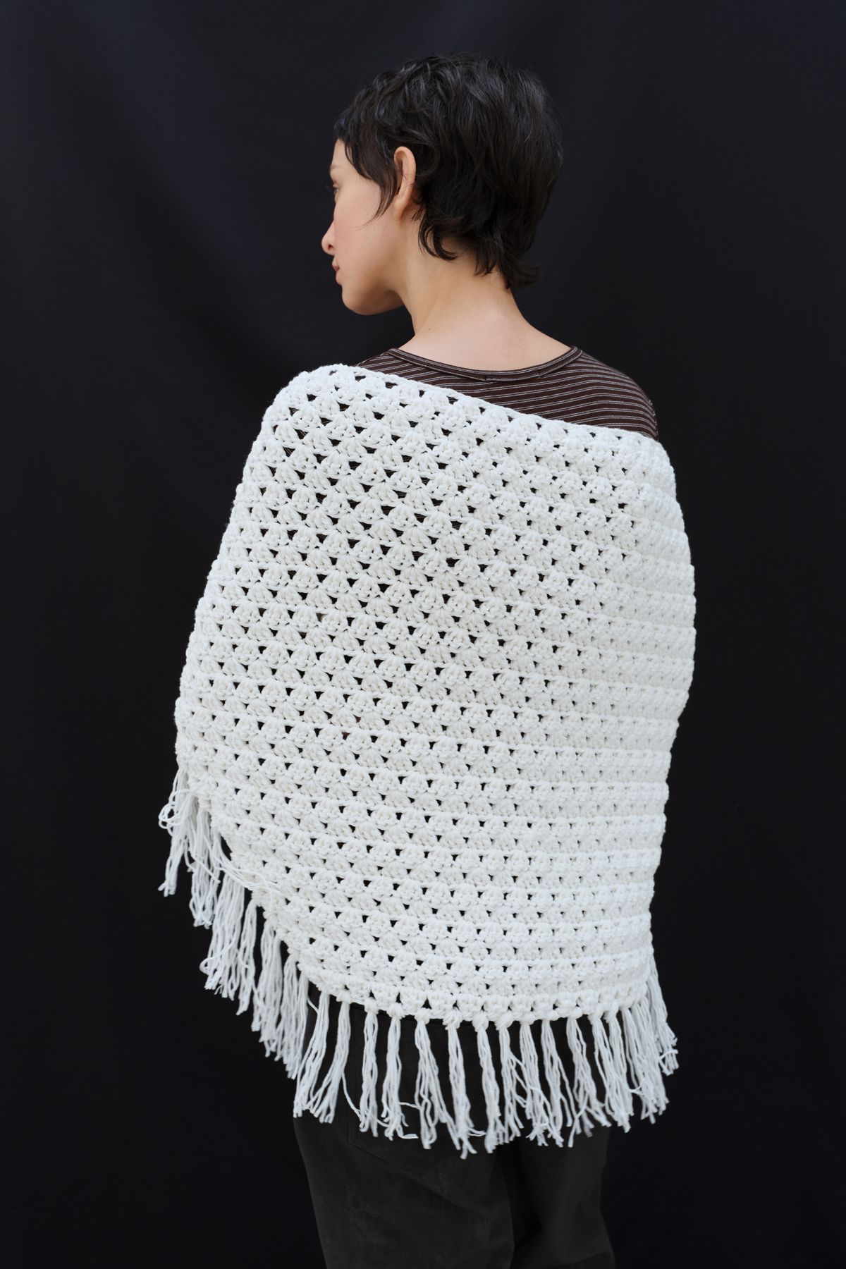 콥키노(KOBKINO) HANDMADE CROCHET FRINGE SHAWL (IVORY)