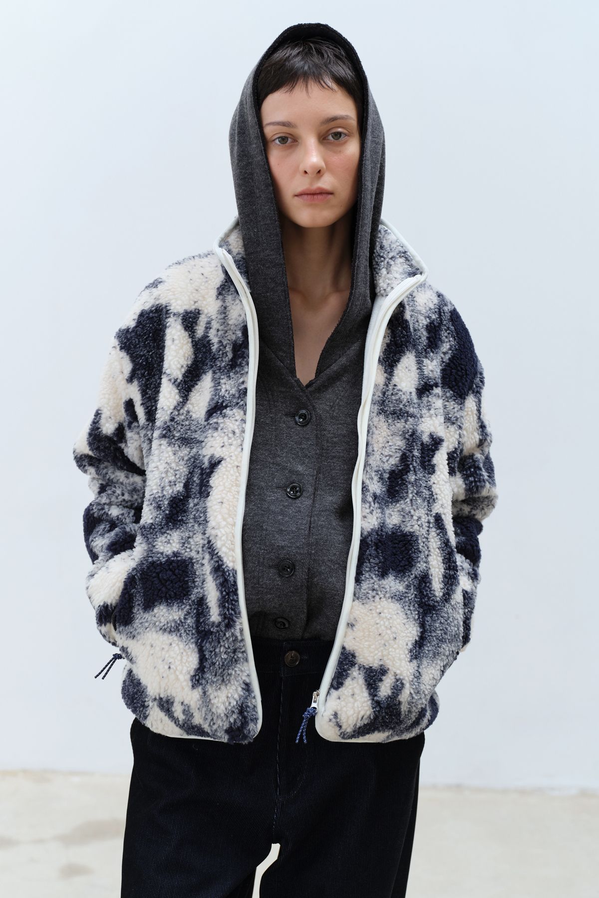콥키노(KOBKINO) ABSTRACT FLEECE JACKET (CREAM/NAVY)