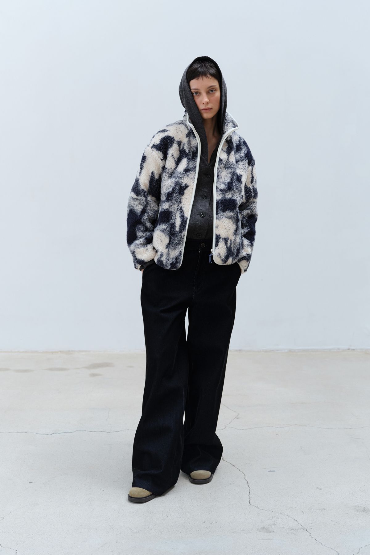 콥키노(KOBKINO) ABSTRACT FLEECE JACKET (CREAM/NAVY)
