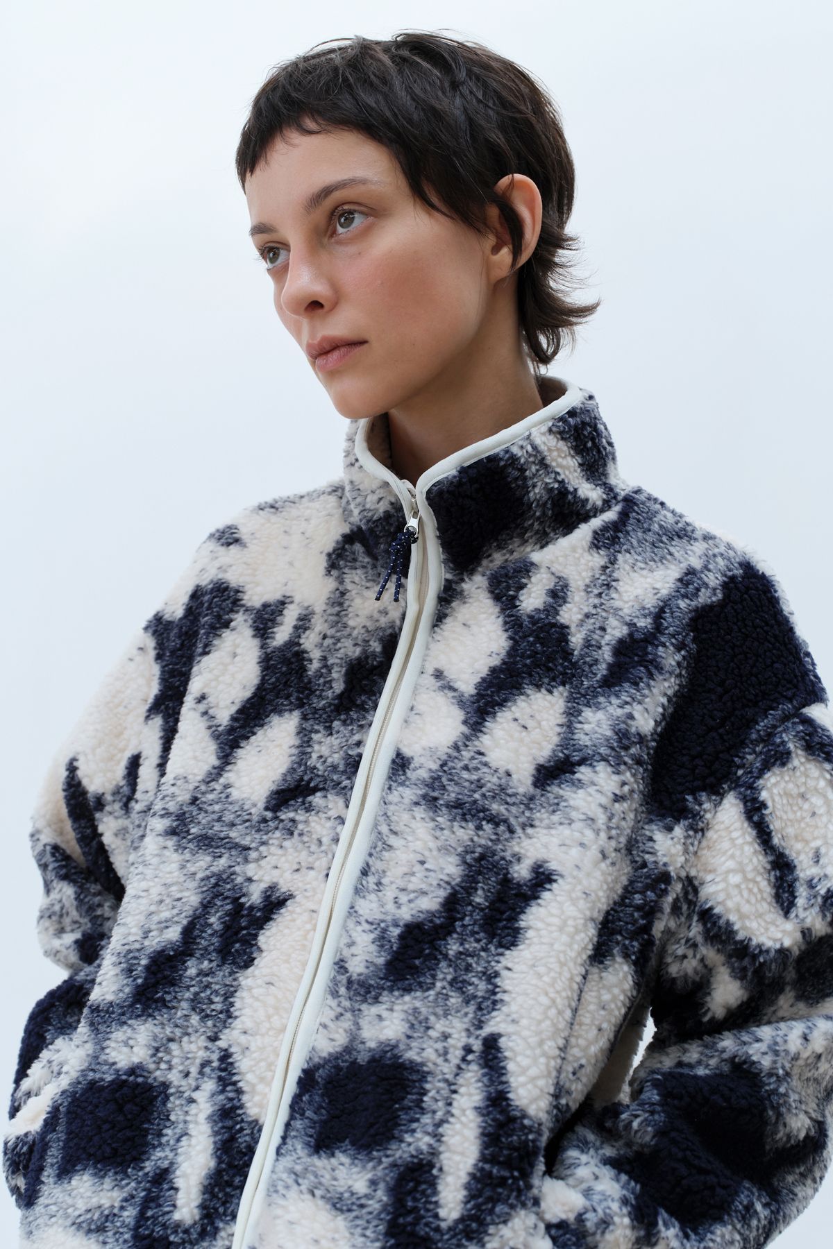 콥키노(KOBKINO) ABSTRACT FLEECE JACKET (CREAM/NAVY)