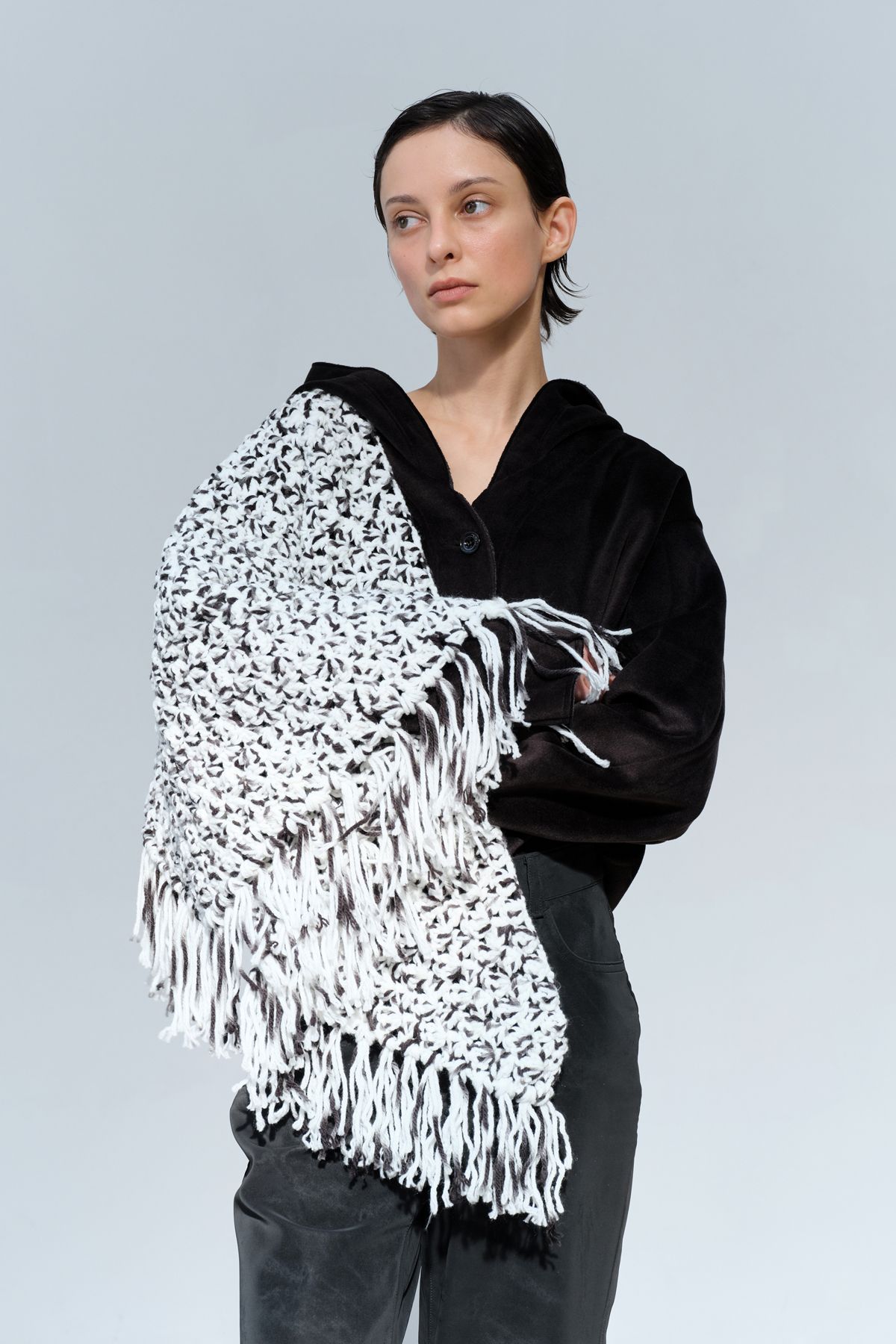 콥키노(KOBKINO) HANDMADE CROCHET FRINGE SHAWL (MELANGE)
