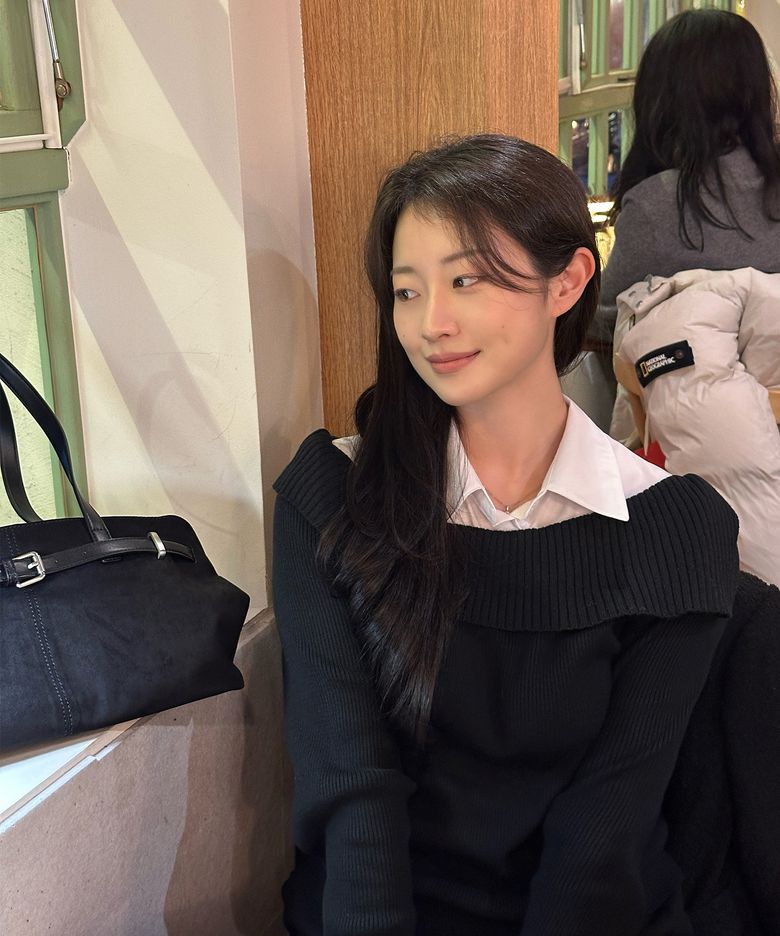 오프숄더 셔츠카라 풀오버_MIWKAG90QT