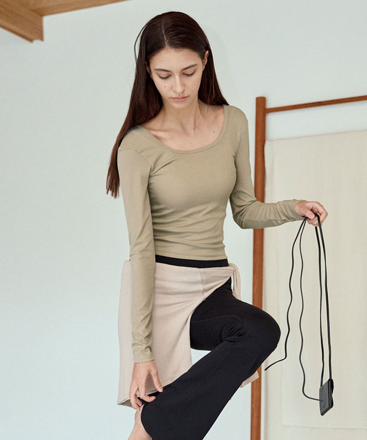데비웨어(DEVIWEAR) 메이 스퀘어넥 롱슬리브 DEVI-T0139-샌드