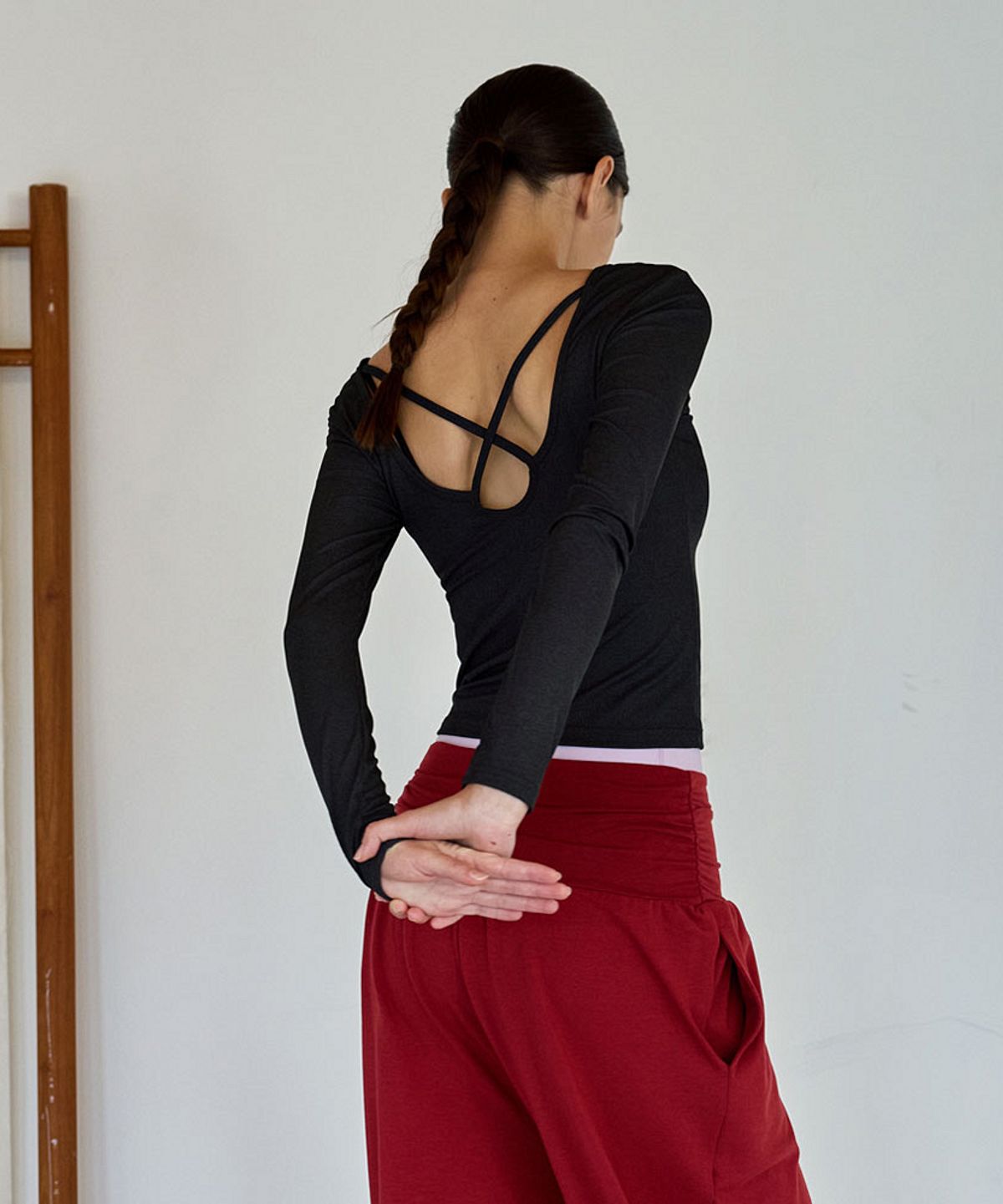 데비웨어(DEVIWEAR) 메이 스퀘어넥 롱슬리브 DEVI-T0139-차콜