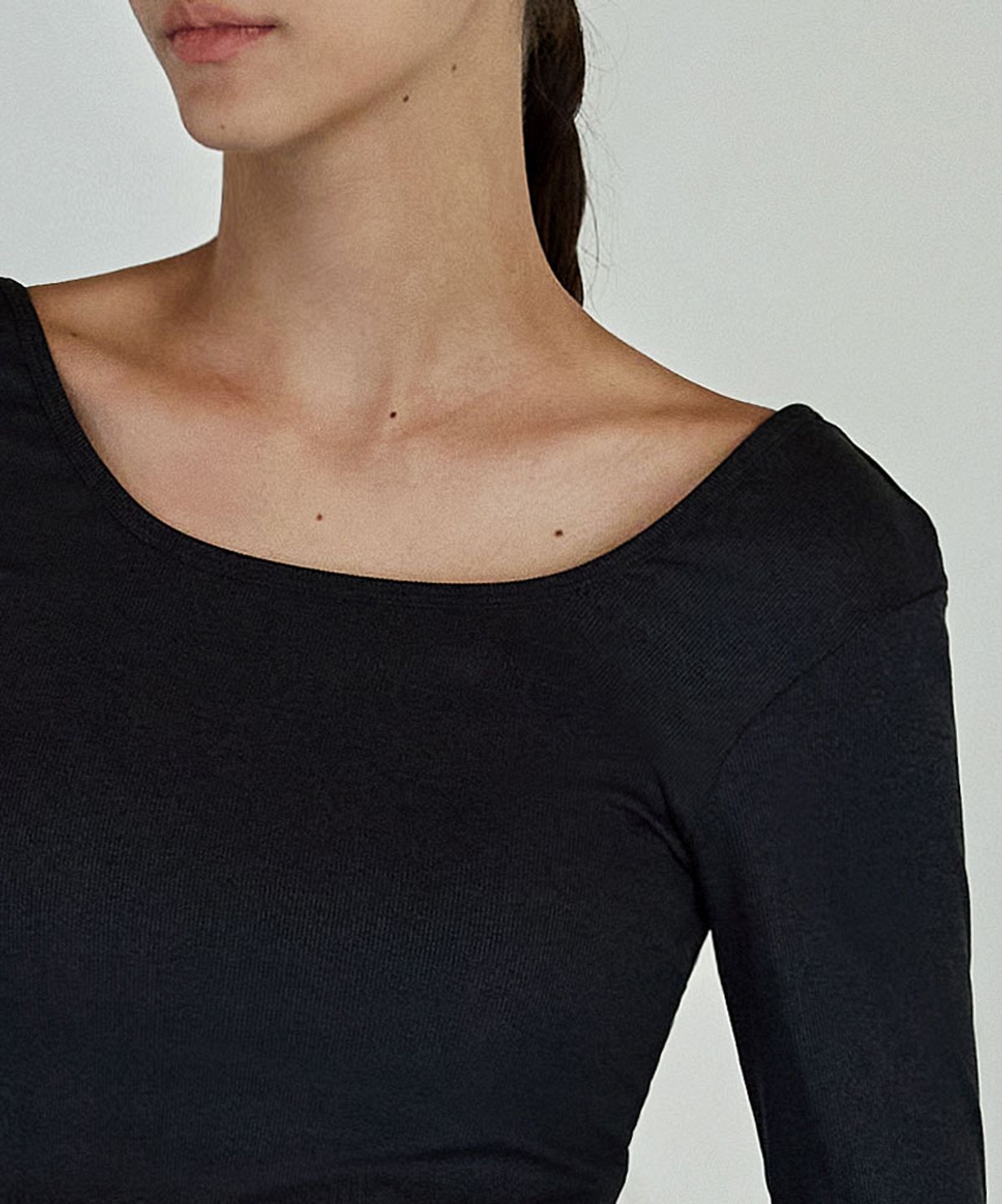 데비웨어(DEVIWEAR) 메이 스퀘어넥 롱슬리브 DEVI-T0139-차콜
