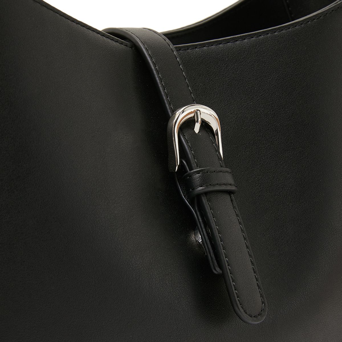 랩(LAP) BUCKLE STRAP SHOULDER BAG AR7AB823