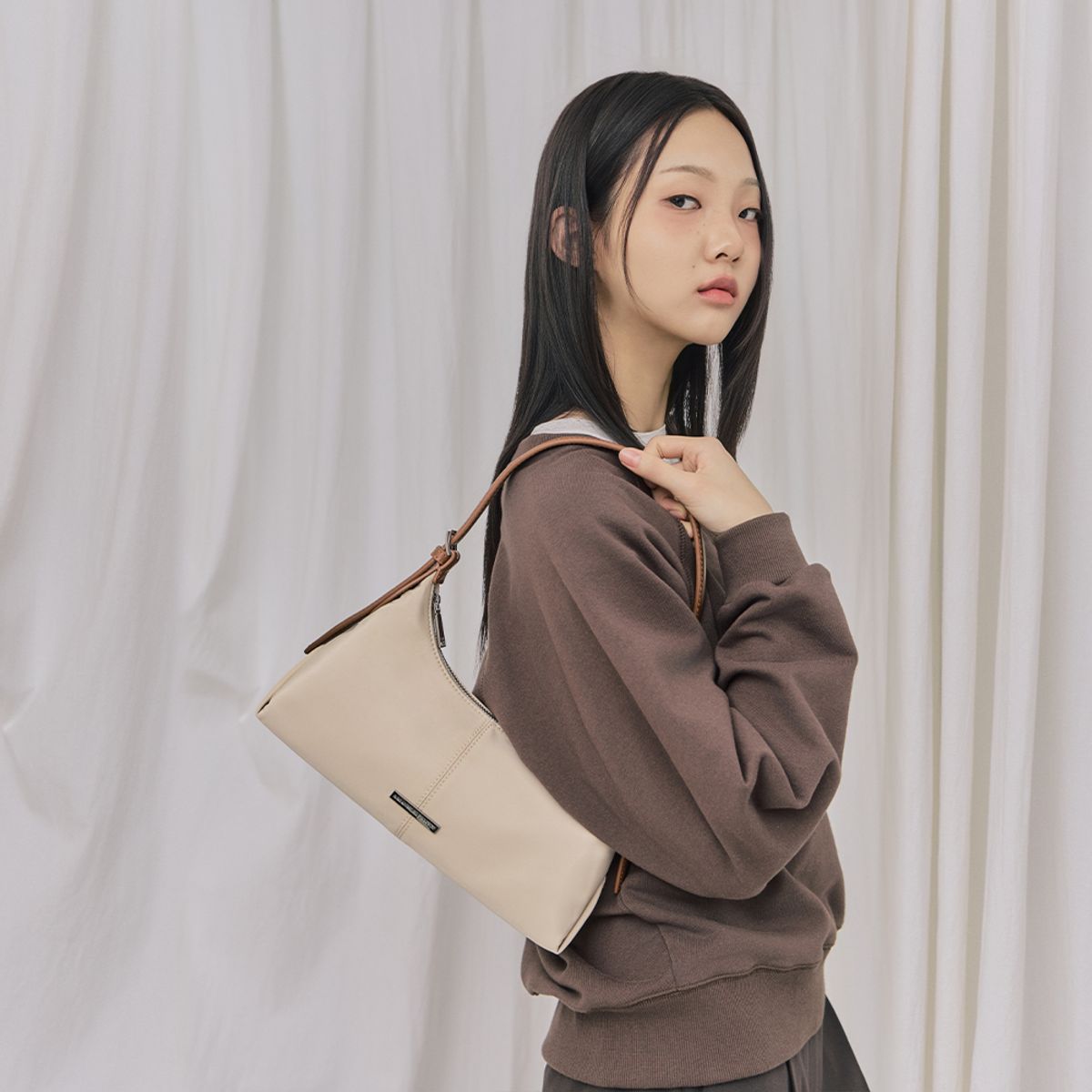 랩(LAP) TRAPEZIUM SHOULDER BAG AR7AB821