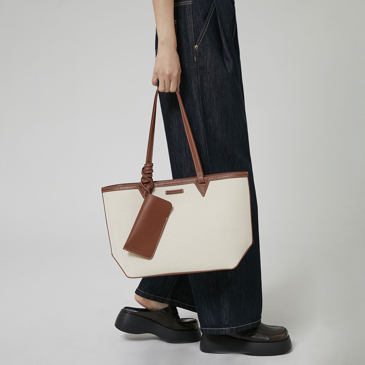 랩(LAP) MOVE CANVAS SHOPPER BAG AR7AB820