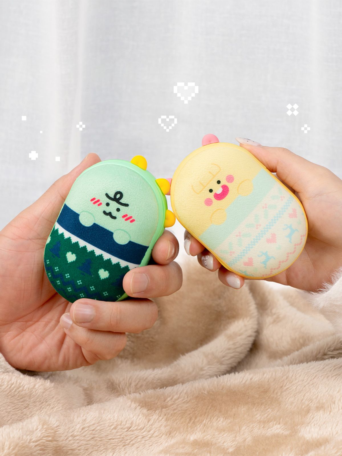 카카오프렌즈 파트너(KAKAOFRIENDS PARTNERS) 니니즈 이불쏙 양면발열 손난로 보조배터리 5000mAh 조약돌 미니 손난로