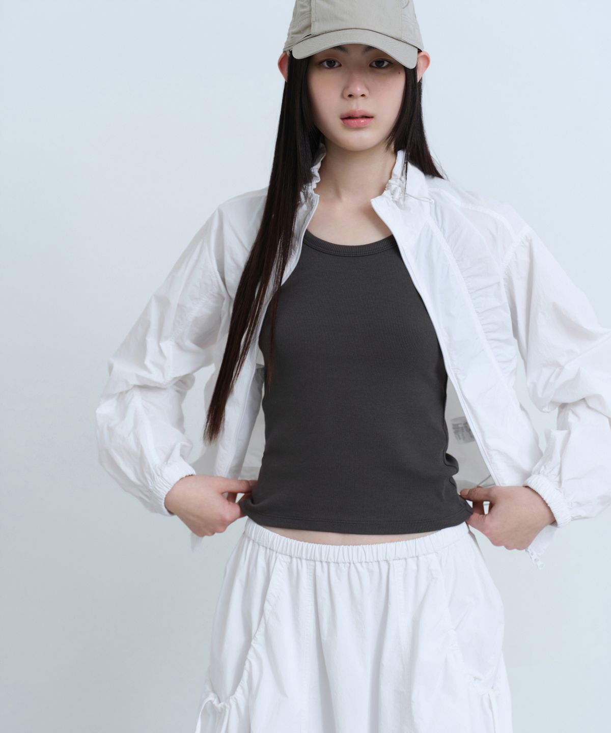 무신사 스탠다드 우먼(MUSINSA STANDARD WOMAN) 우먼즈 셔링 하이 넥 윈드브레이커 재킷 [화이트]