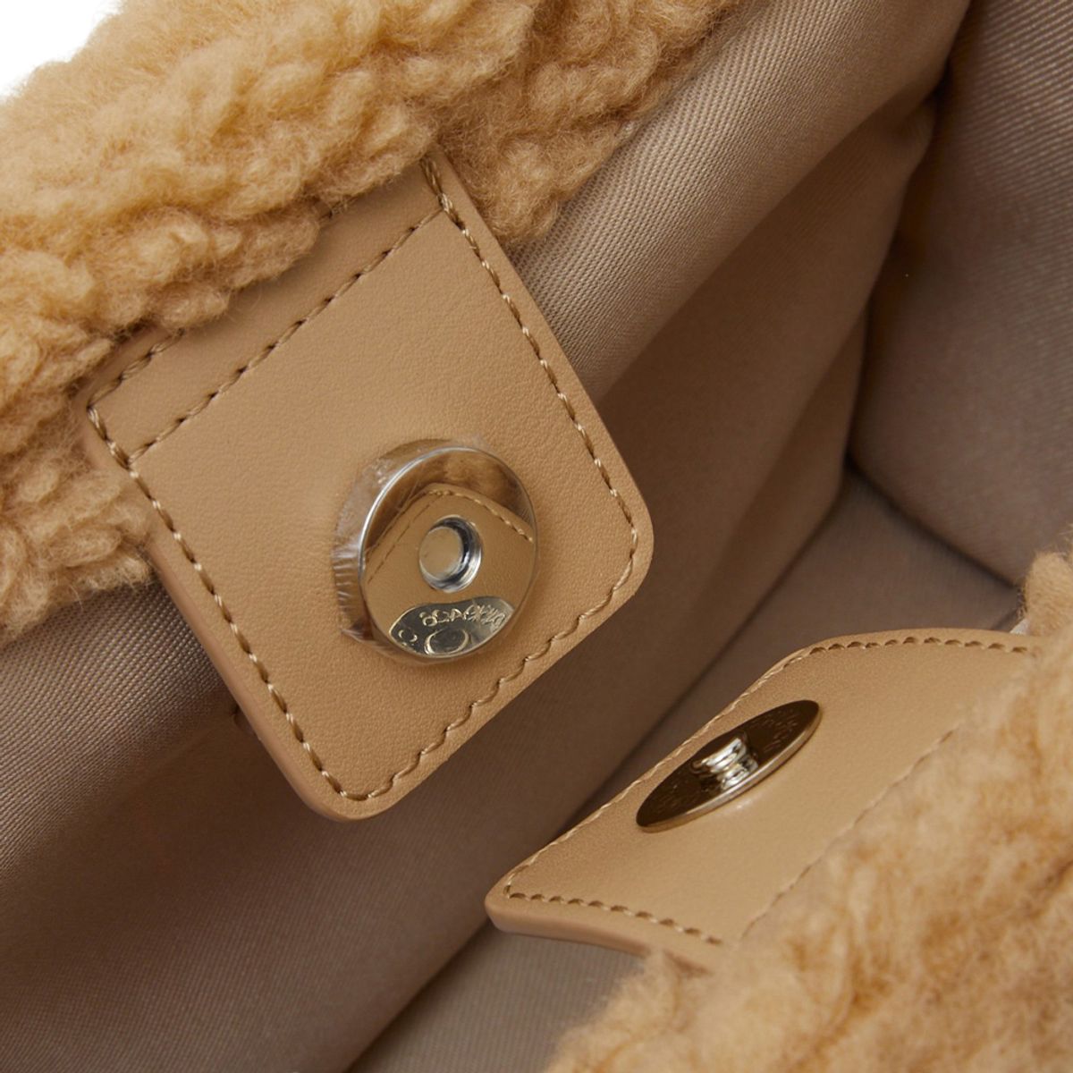 랩(LAP) CUDDLE TOTE BAG AR7ABA01