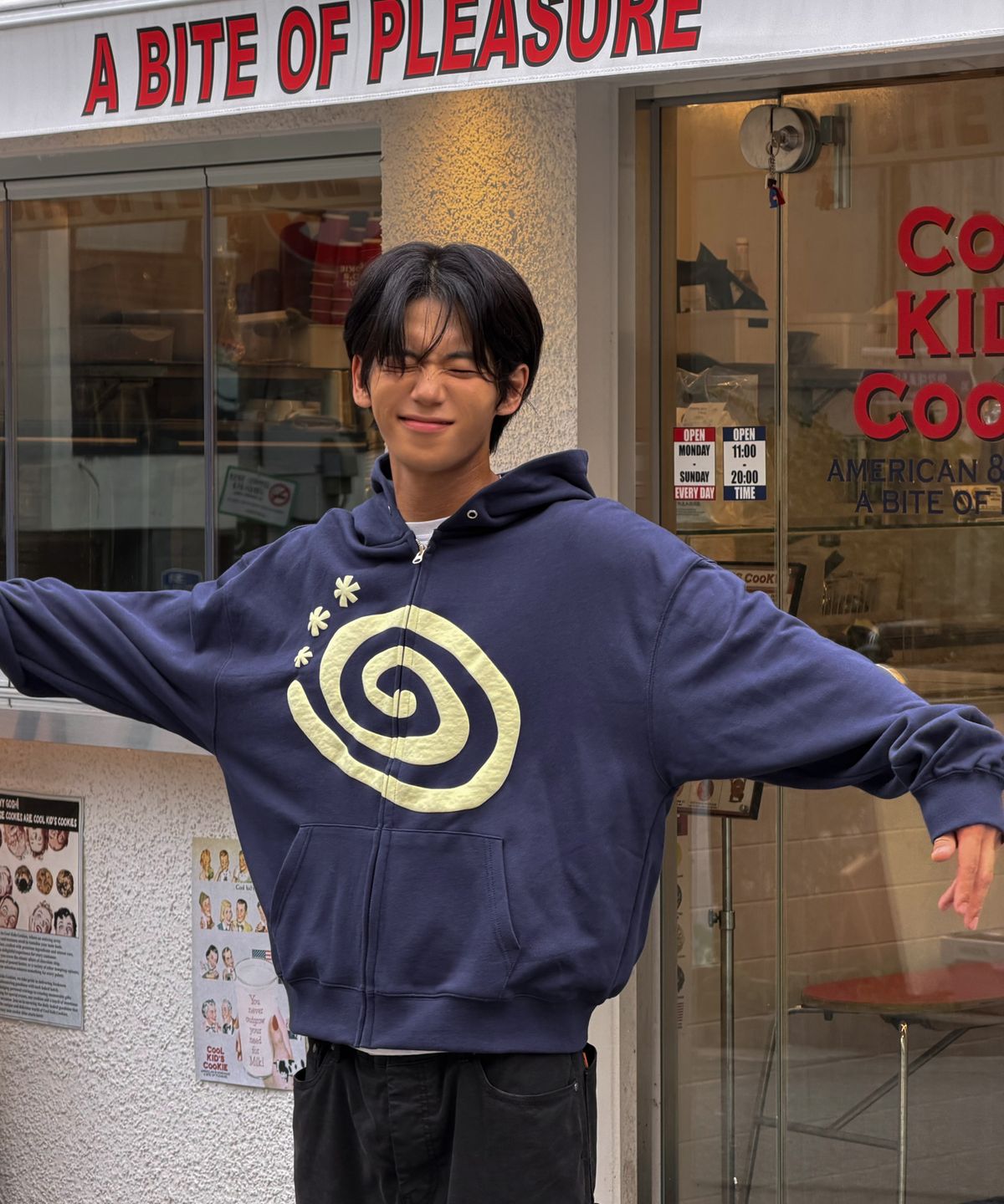 아모우(AMOU) Molly Hoodie Zip Up NAVY