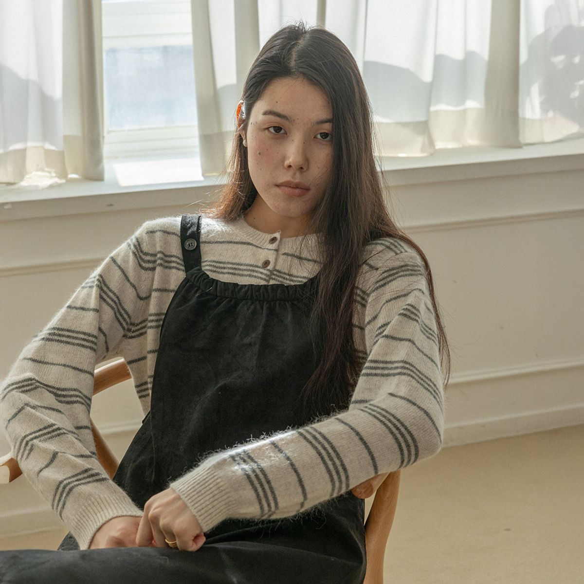 랭썬(LANGSON) LS_Crew neck button striped knit top_2color