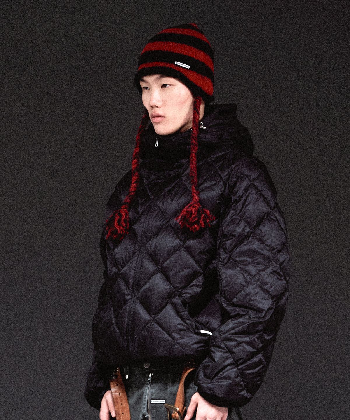 더바이닐하우스(THEVINYLHOUSE) EAR FLAP STRIPE BEANIE RED