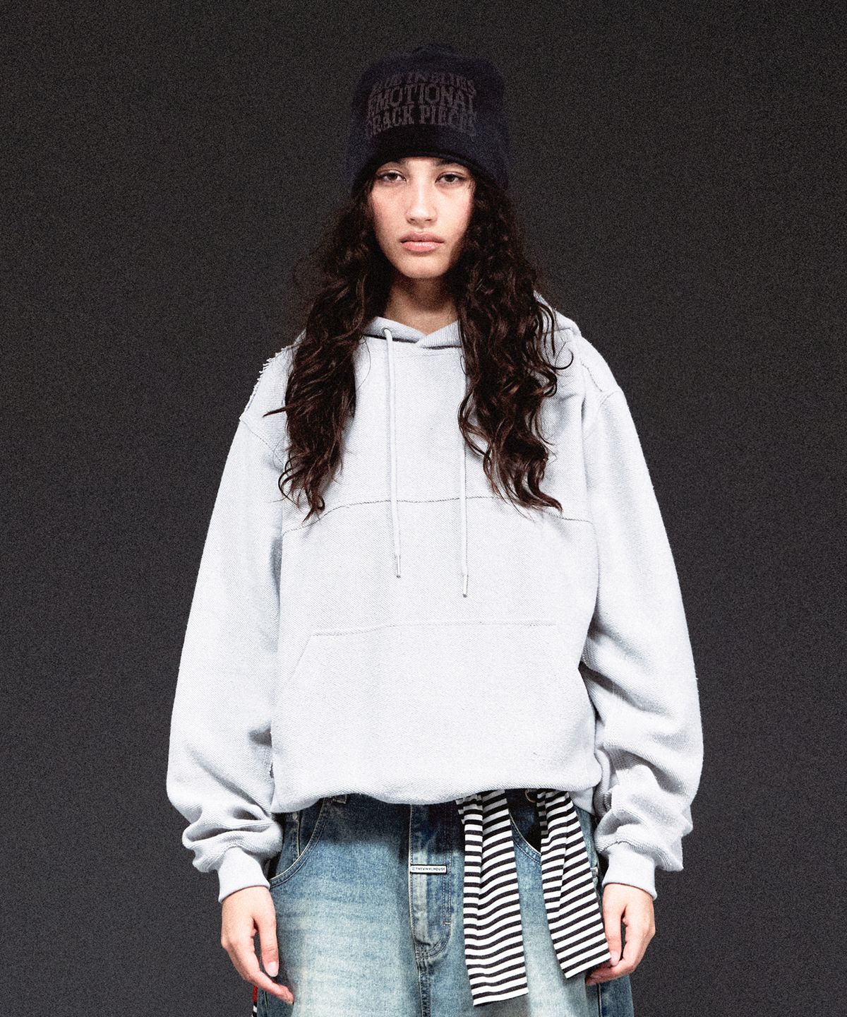 더바이닐하우스(THEVINYLHOUSE) REVERSED CUT-OFF HOODIE GREY