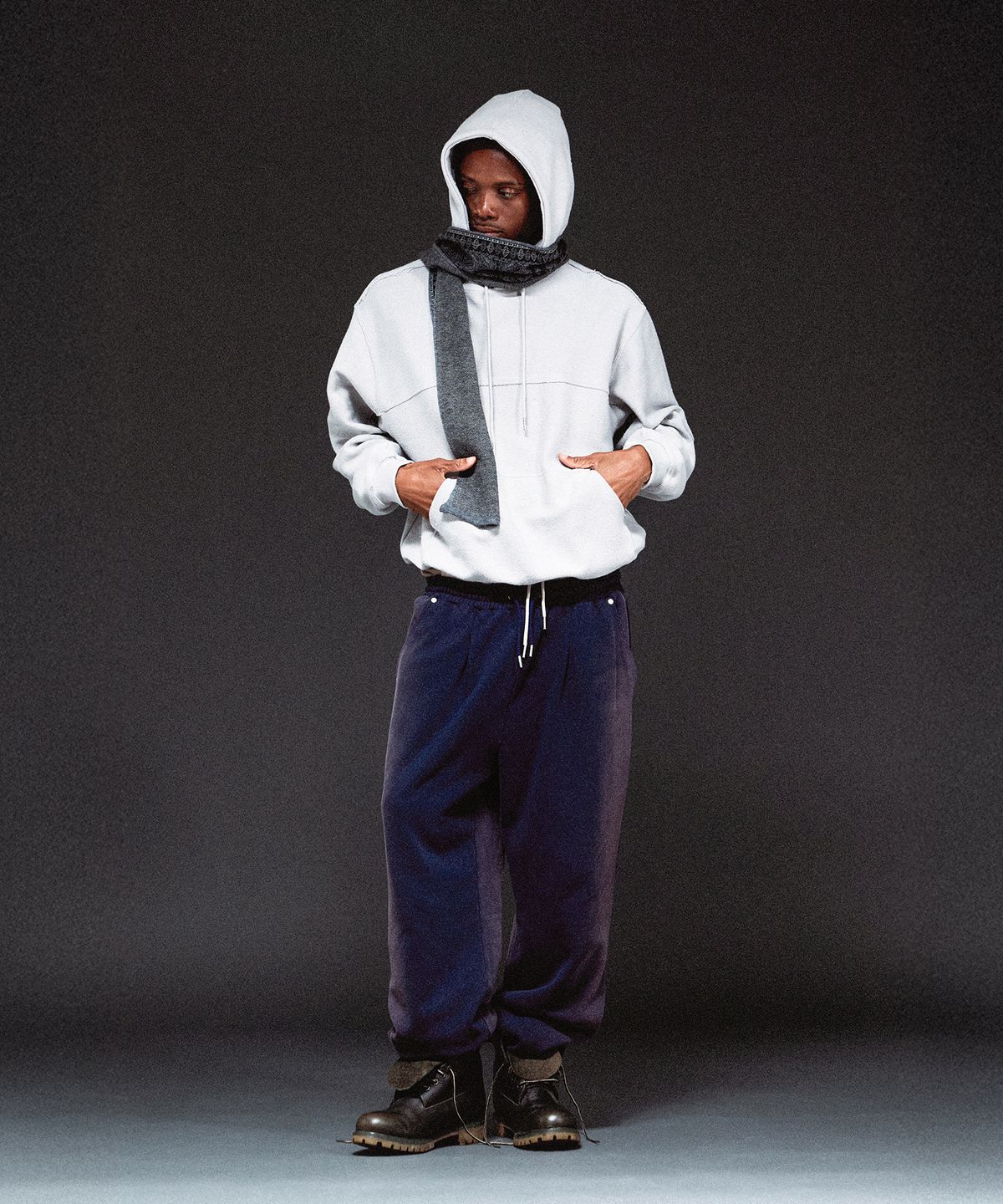 더바이닐하우스(THEVINYLHOUSE) REVERSED CUT-OFF HOODIE GREY