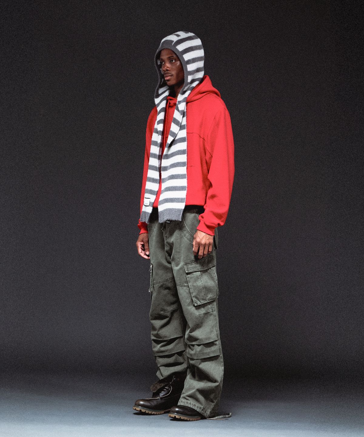더바이닐하우스(THEVINYLHOUSE) REVERSED CUT-OFF HOODIE RED