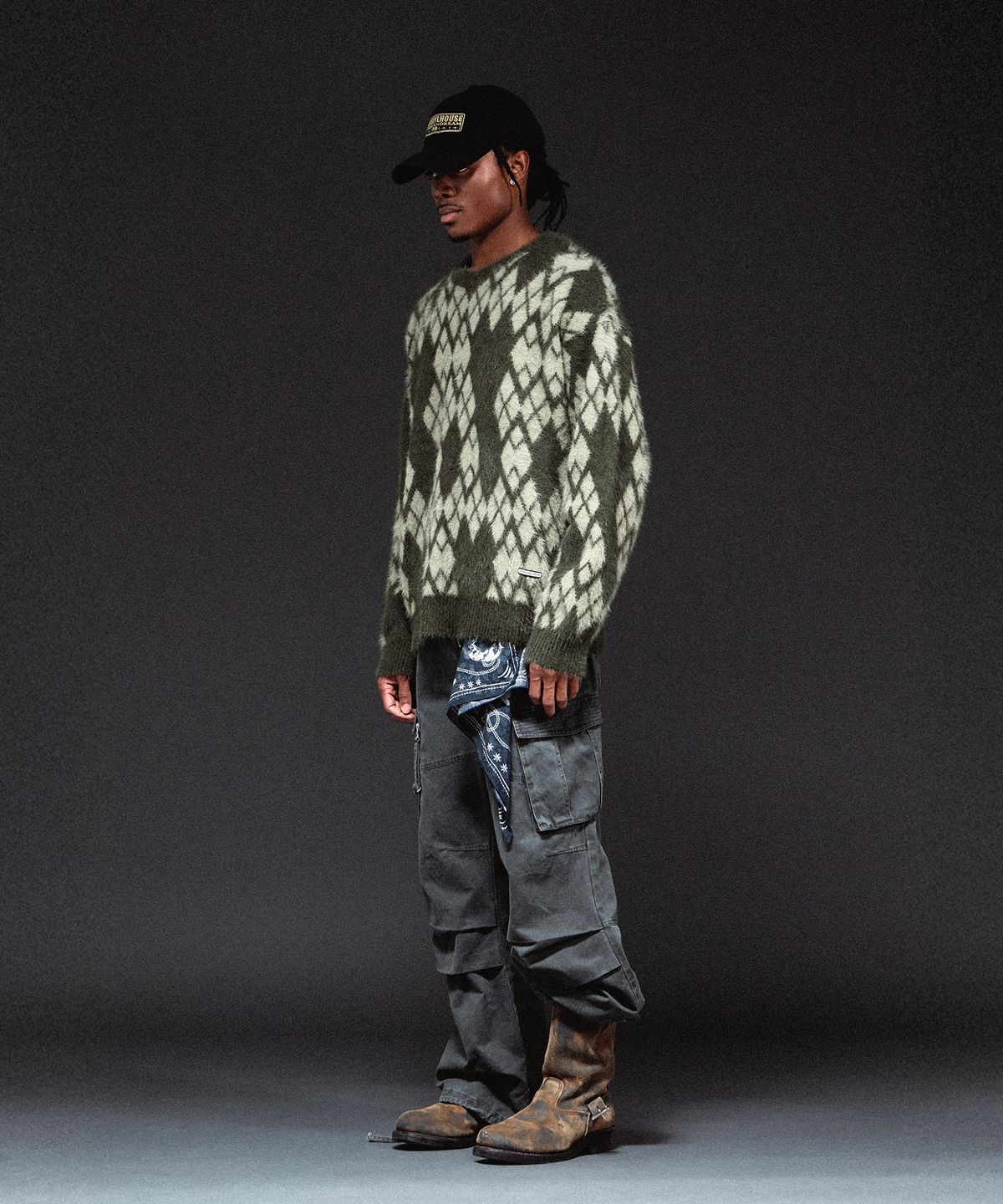 더바이닐하우스(THEVINYLHOUSE) ARGYLE SWEATER KHAKI
