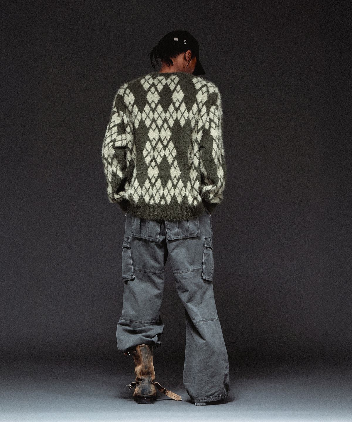 더바이닐하우스(THEVINYLHOUSE) ARGYLE SWEATER KHAKI