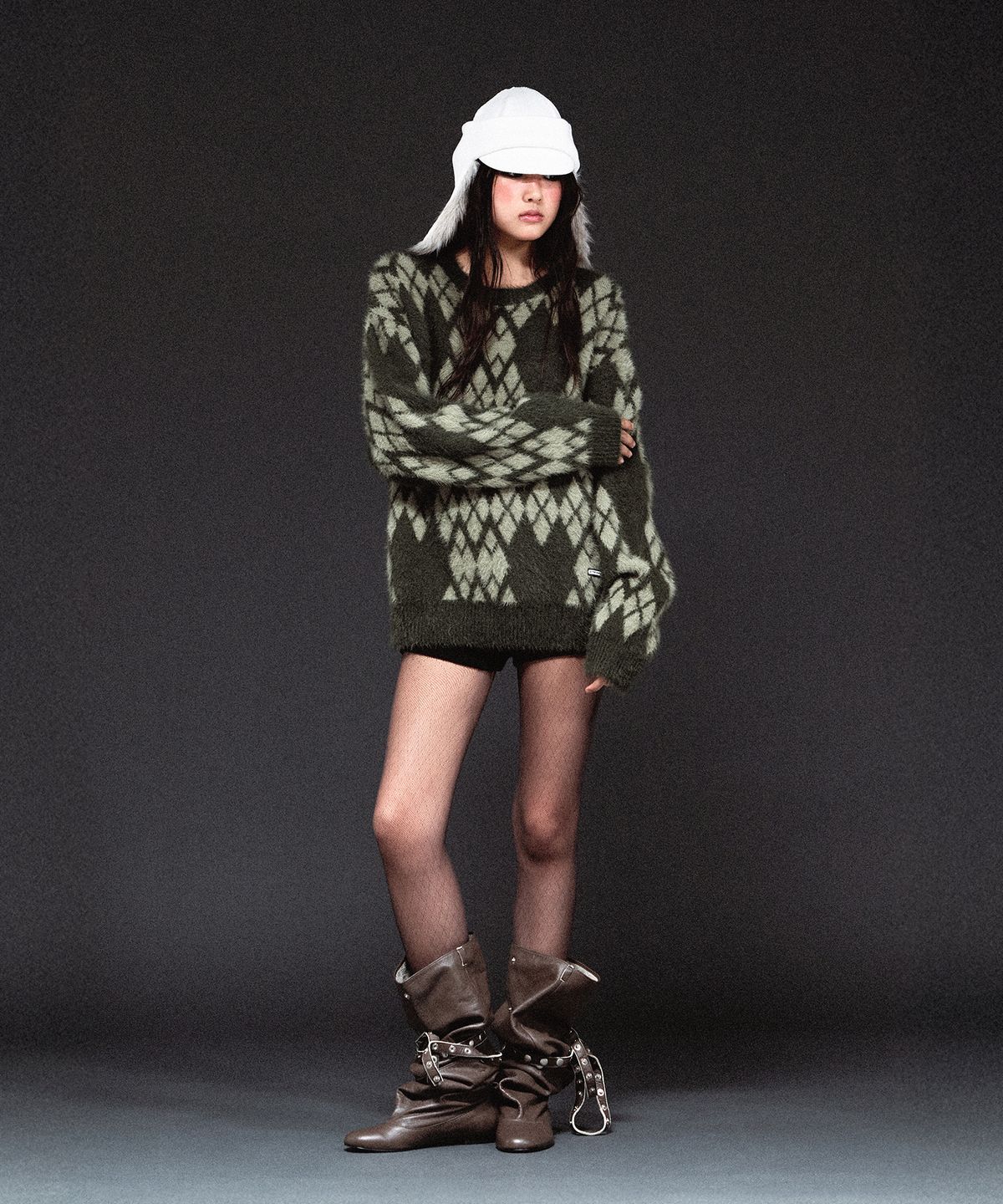 더바이닐하우스(THEVINYLHOUSE) ARGYLE SWEATER KHAKI