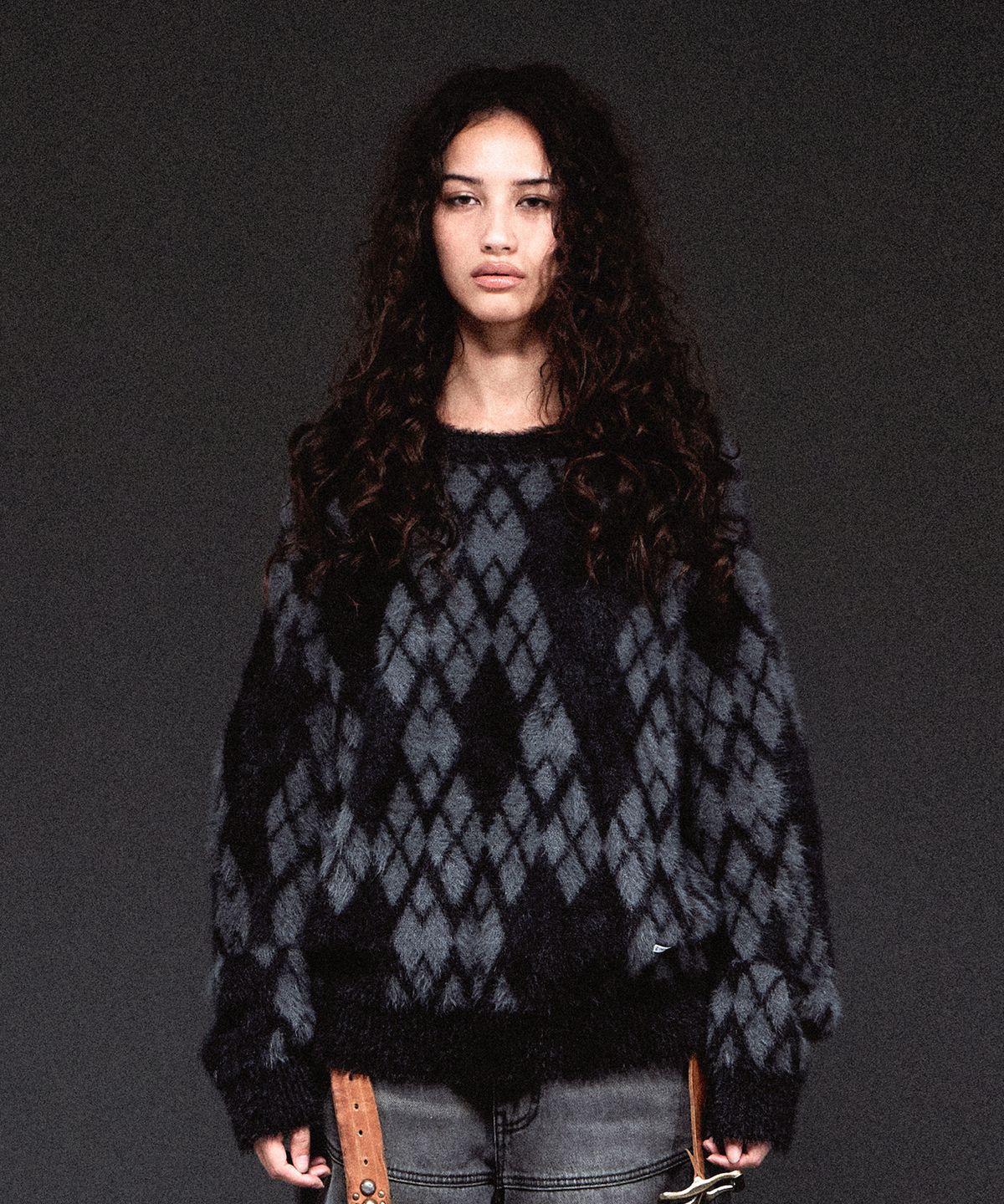 더바이닐하우스(THEVINYLHOUSE) ARGYLE SWEATER BLACK