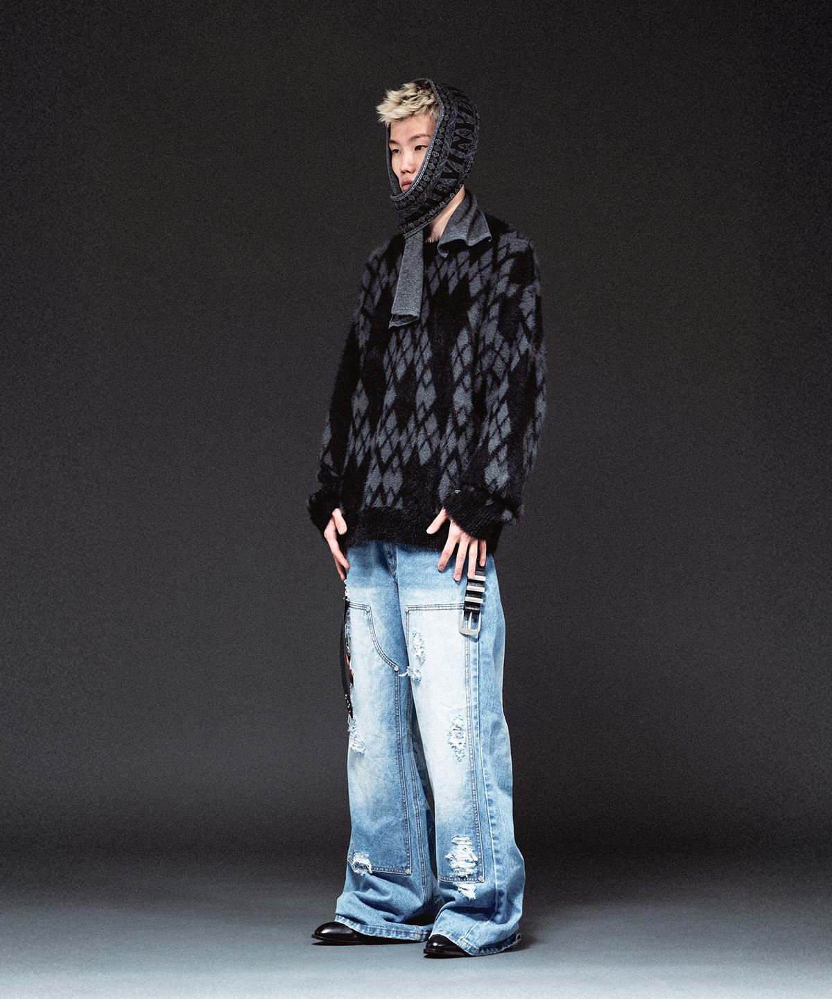 더바이닐하우스(THEVINYLHOUSE) ARGYLE SWEATER BLACK