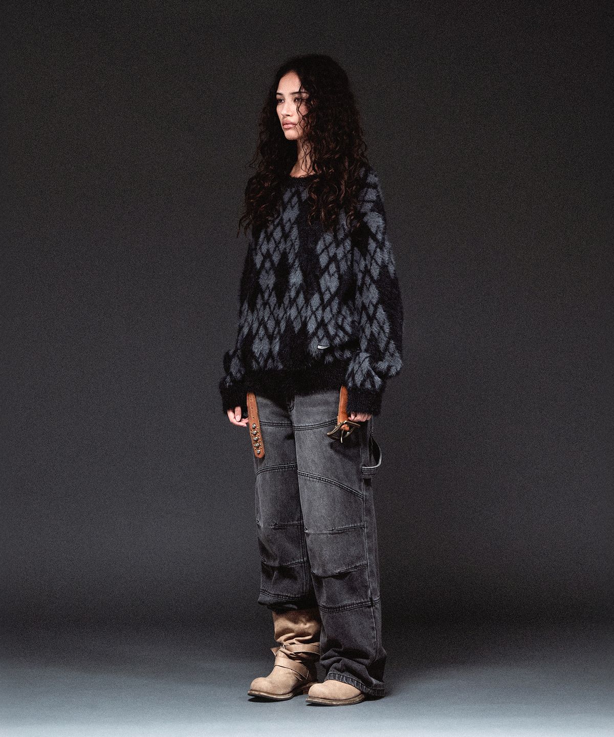더바이닐하우스(THEVINYLHOUSE) ARGYLE SWEATER BLACK