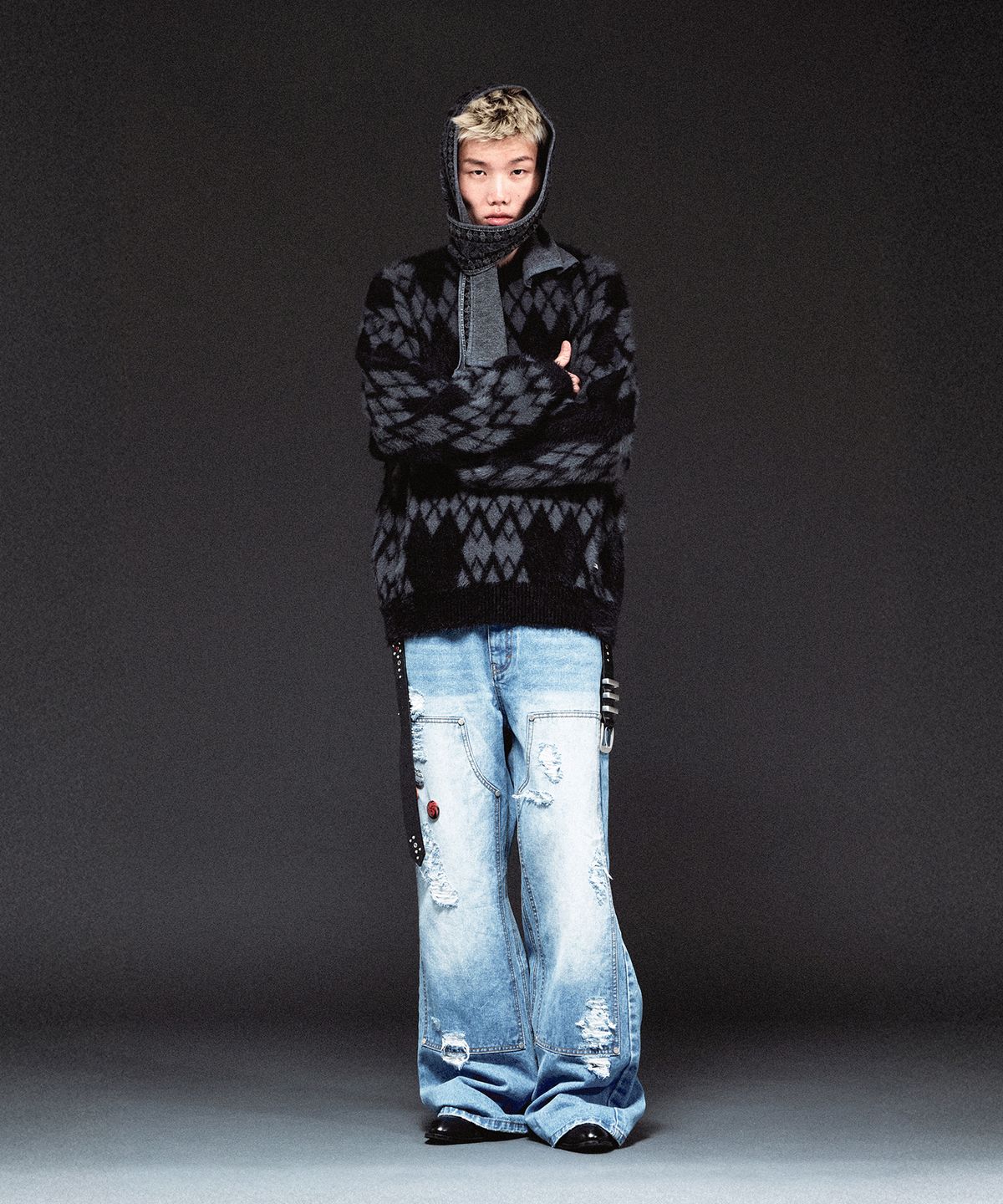 더바이닐하우스(THEVINYLHOUSE) ARGYLE SWEATER BLACK