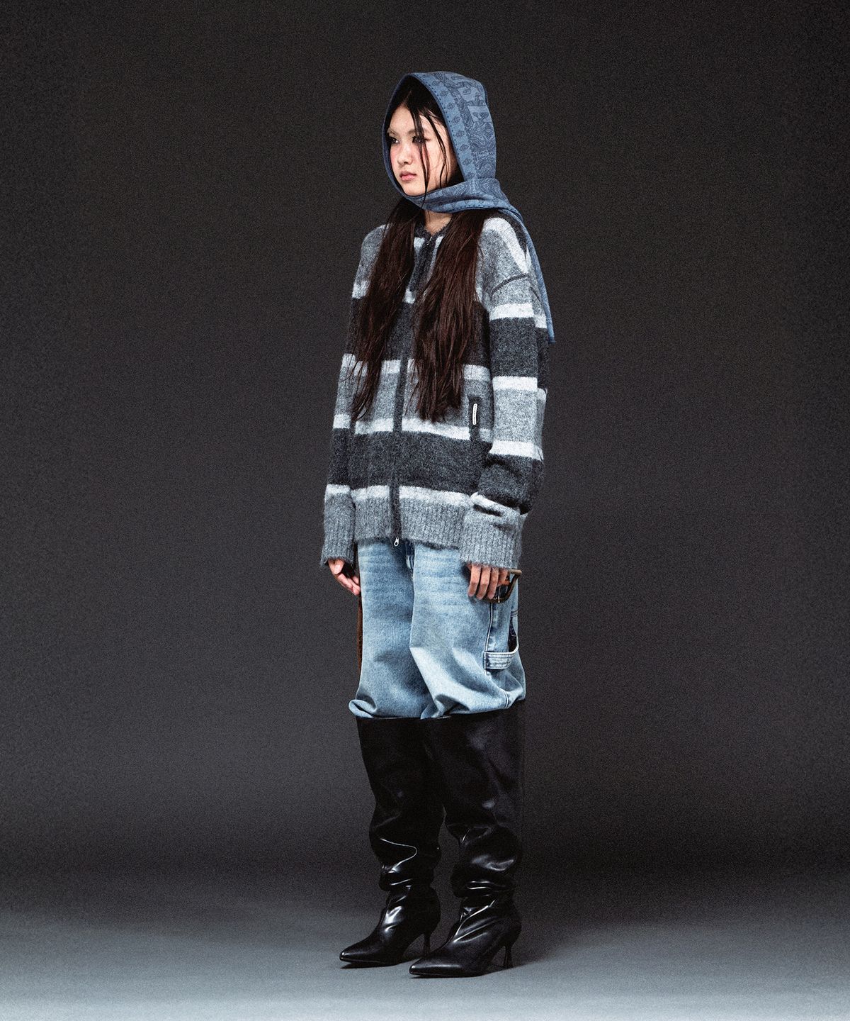 더바이닐하우스(THEVINYLHOUSE) STRIPE KNIT HOODIE ZIP-UP CHARCOAL