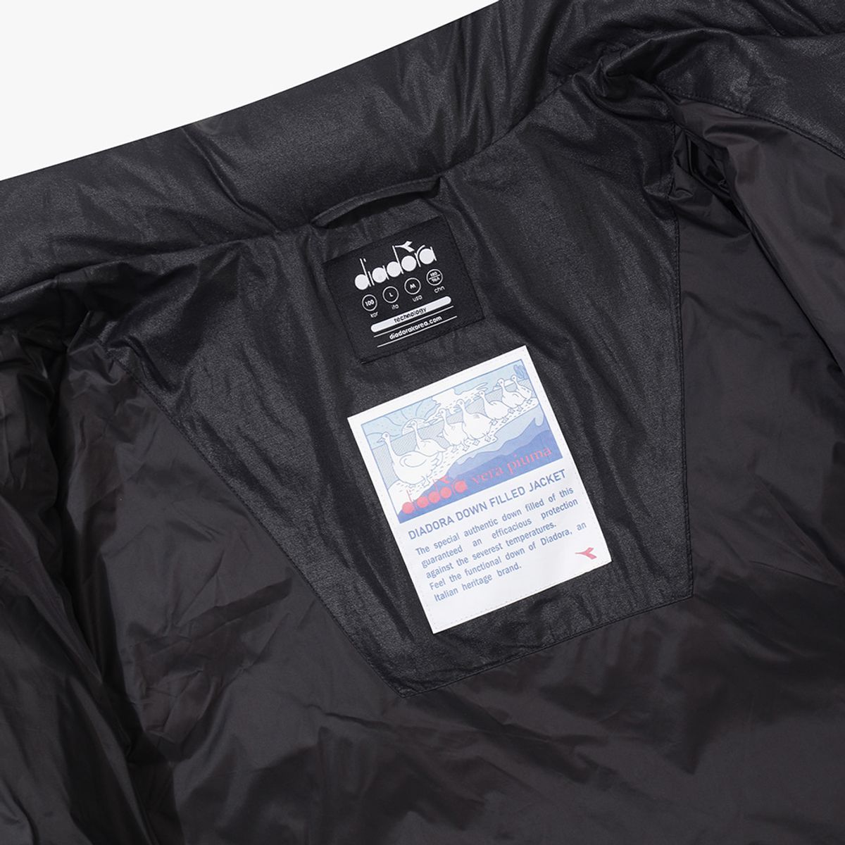 디아도라(diadora) 베라피우마 프리즈 덕다운 자켓 BLACK